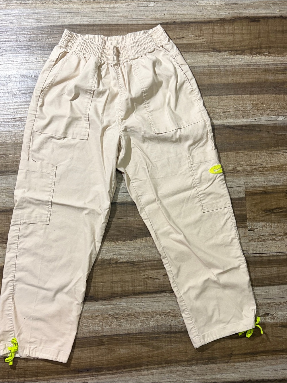 Nike Cream Cargo Pants with Neon Yellow Accents Size Medium